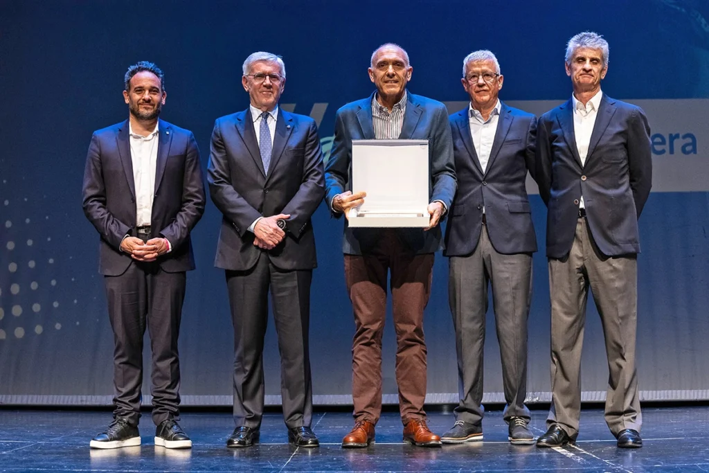 Joan Antoni Valera rep la Placa Federació